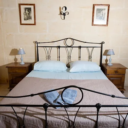 3 Bedroom Holiday With Private Pool And Views *