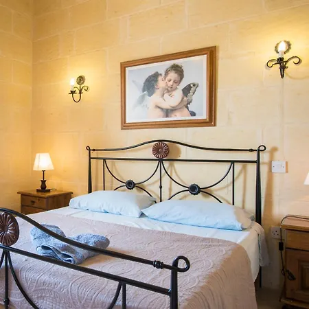 3 Bedroom Holiday With Private Pool And Views * Nadur