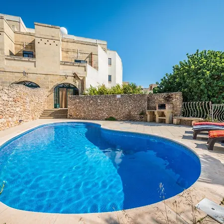 Hébergement de vacances 3 Bedroom Holiday With Private Pool And Views *
