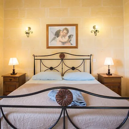 3 Bedroom Holiday With Private Pool And Views