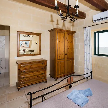 Feriehus 3 Bedroom Holiday With Private Pool And Views Nadur