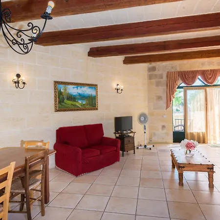 3 Bedroom Holiday With Private Pool And Views *