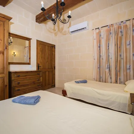 3 Bedroom Holiday With Private Pool And Views Ferienhaus Nadur