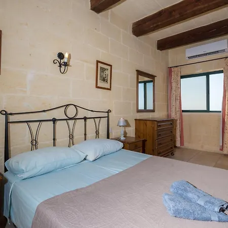 3 Bedroom Holiday With Private Pool And Views * Nadur