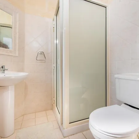 3 Bedroom Holiday With Private Pool And Views